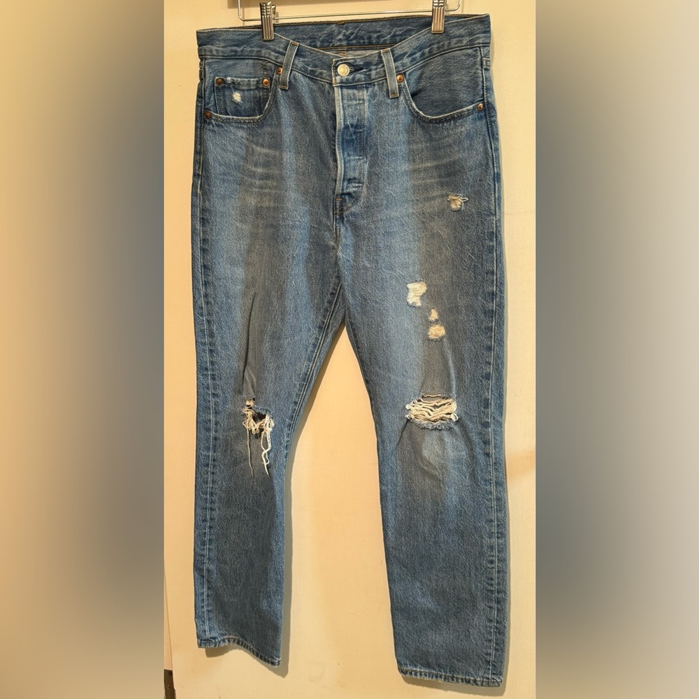 Levi’s 501 button fly 100% cotton jeans size 29